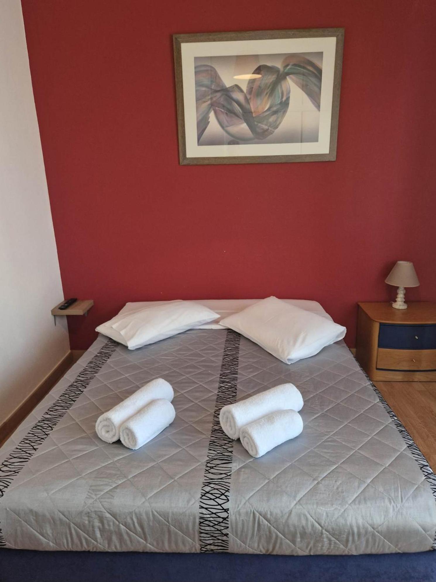 Above Apartments Near The Airport Artemida  Room photo